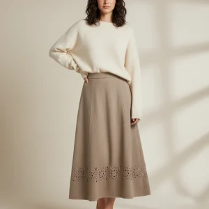Jupe Longue Beige Motif Ajouré Élégante