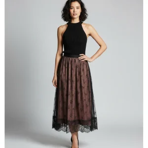 Jupe Longue Rose Dentelle Noire Élégante