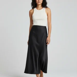 Jupe Longue Noire Satinée Fluide Chic