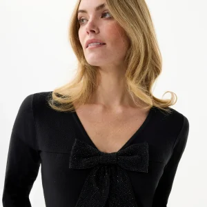 Pull noir avec nœud