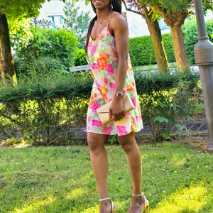 Mini robe Fleurie avec Bretelles en perles
