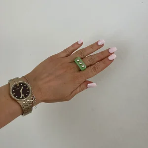 LA BAGUE MULTISTRASS VERT POMME