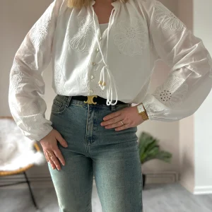 LA BLOUSE ROMANTIQUE BLANCHE