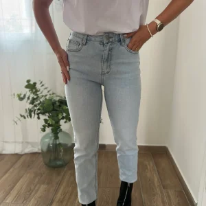 LE JEAN BASIQUE MUM BLEU CLAIR