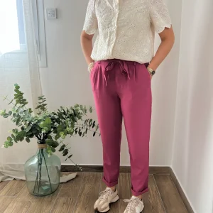 LE PANTALON CAROTTE ROSE POUDRÉ