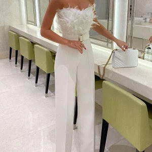 Inrosy combinaison tube à jambe droite bustier avec plumes élégant femme blanche