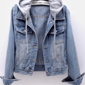 Inrosy veste en jean boutonnage poches à capuche manches longues femme casual style boyfriend mode décontracté automne