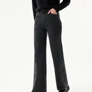 Jean noir droit brodé fleurs