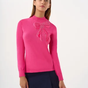 Pull en maille avec broderie nœud
